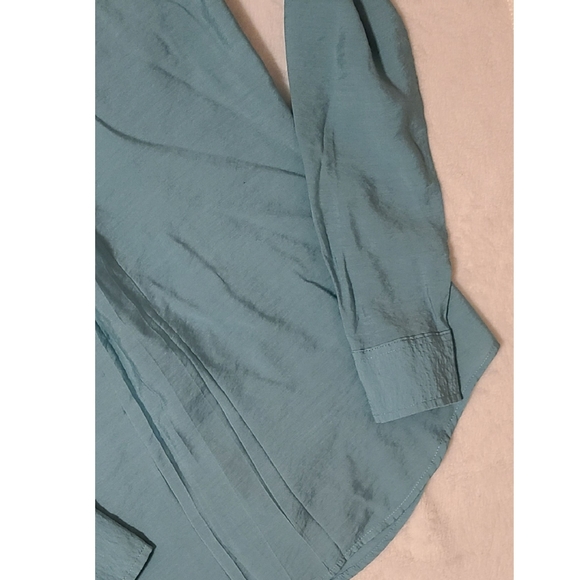 VAN HEUSEN Button Down - Picture 6 of 8